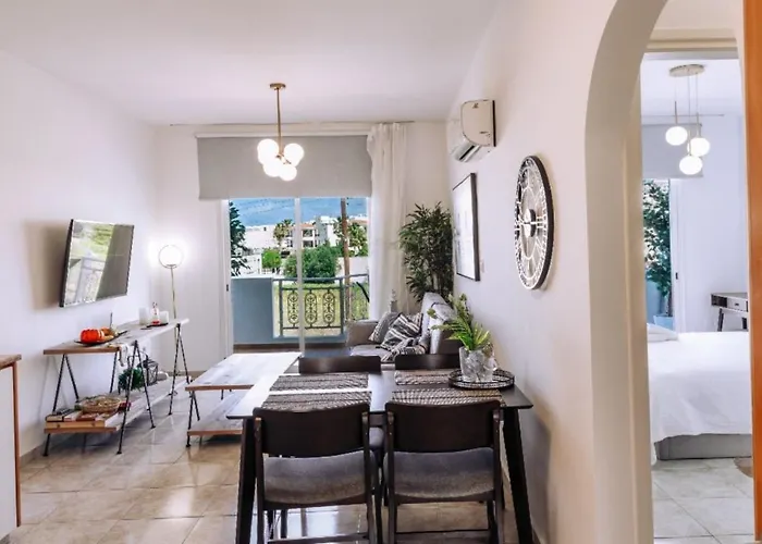 Phaedrus Living: Harmony Sea View